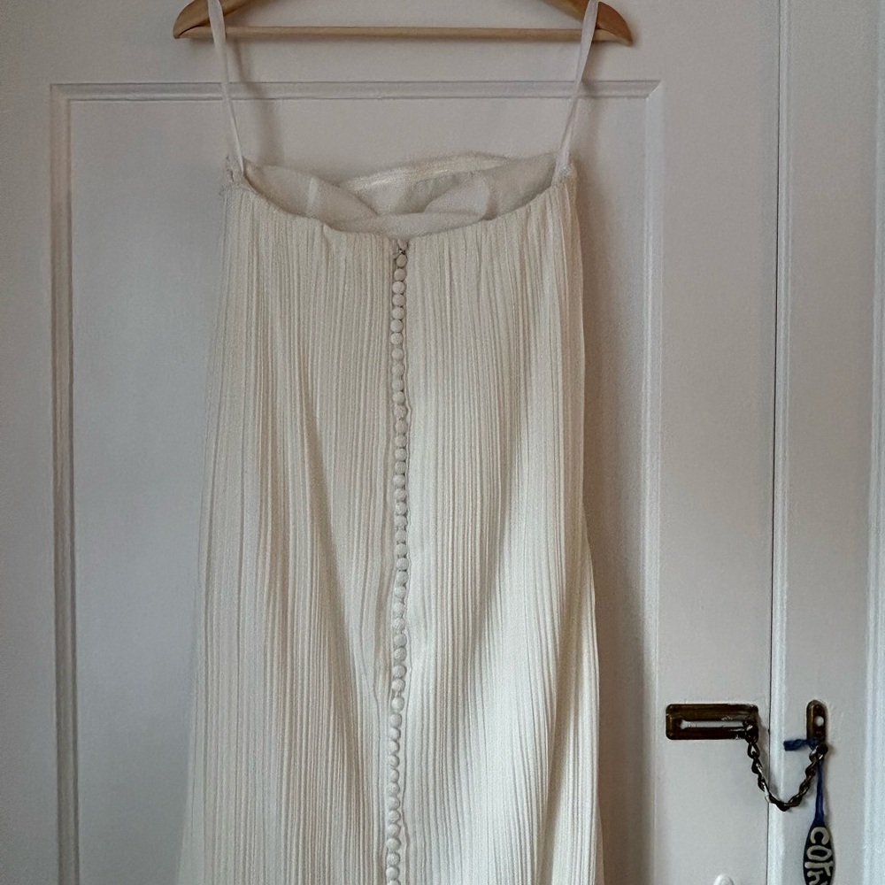 Simple & chic wedding gown - Picture 5 of 13